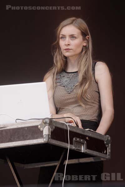THESE NEW PURITANS - 2008-08-28 - SAINT CLOUD - Domaine National - Scene de la Cascade - Sophie Sleigh-Johnson